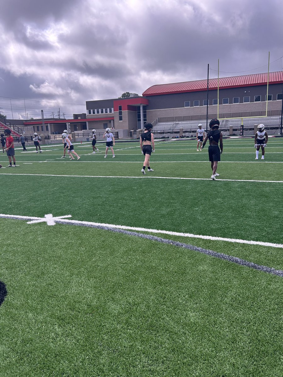 footballopelika's tweet image. Great day of competition this morning in Bulldog Stadium with Elmore County, Park Crossing, and @PrattFootball 
#OwnIt 
#Go_Dawgs