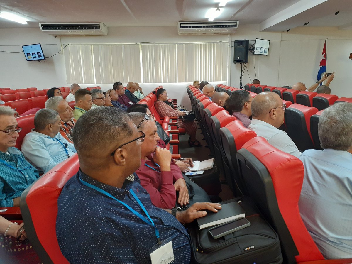 Seguimos hoy segundo día de la XXII Reunión de Jefes de Misiones Médicas en el exterior. En la <a href="/Colaboracionqba/">Unidad Central de Cooperación Médica 🇨🇺</a>.
Conferencias, Capacitación y Convenios de Negociación y concertación entre otros temas. #CubaCoopera  #40AniversarioUCCM