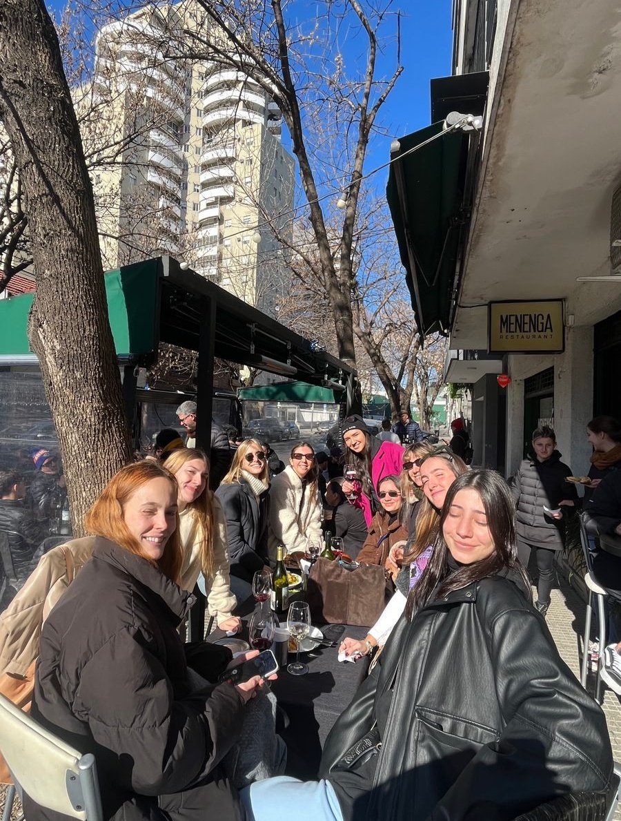 VinotecaMRWines's tweet photo. Tremendo día pasamos hoy en #Menenga Llevamos #vinosporcopa comimos rico, y con la #buenaonda de la #familiacuevera y menengosa. Gracias x acompañar!!
@MonteQuieto_mza @casesergio @grandcruarg https://t.co/eOSVXF1sZi