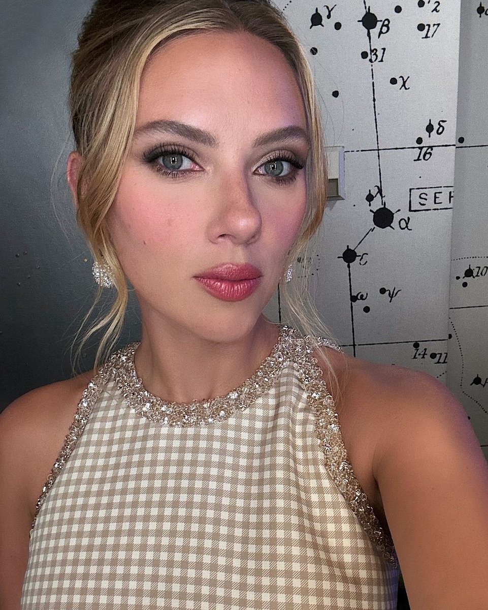 ScarlettJUpdate's tweet photo. SCARLETT JOHANSSON https://t.co/Ax8EZMWgmh