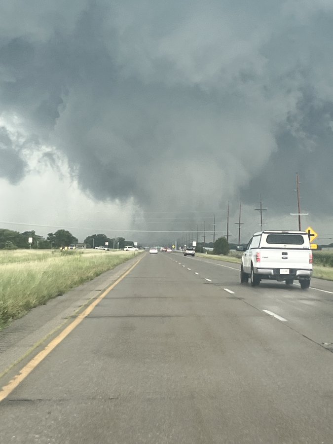 fastnewsnet's tweet photo. #BREAKING Another view of the tornado on the ground in Mount Vernon, Indiana #inwx #severwx #Beryl
📸- @DansbySznWx https://t.co/SGLAIZl6sg