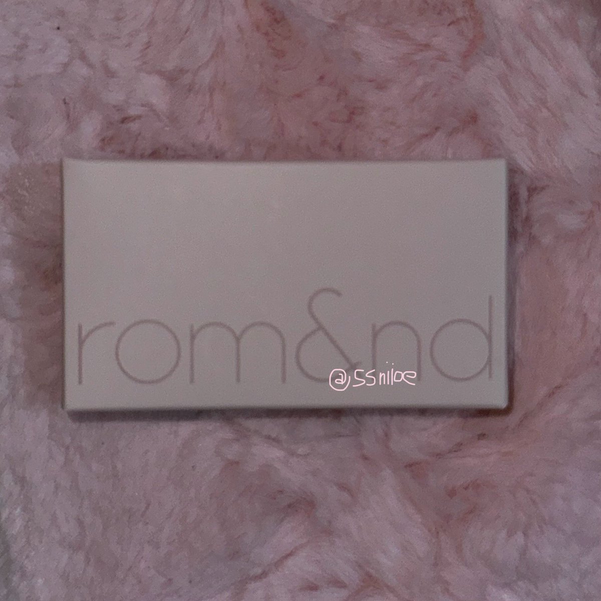 ssniioe's tweet photo. 🍄 พร้อมส่ง wts

บลัช rom&amp;nd  N02 vine nude ของใหม่
( ยังไม่เคยแกะ  มือหนึ่งค่ะ ซื้อมาซ้ำ 😭 )

♡ 200 — free shipping 

สนใจทักdmสอบถามเพิ่มเติมได้ค่ะ
#ส่งต่อเครื่องสำอาง #ส่งต่อเครื่องสำอางค์ #ส่งต่อคสอ #ส่งต่อ #ส่งต่อromand #ส่งต่อบลัชออน https://t.co/IsOqBjirgQ