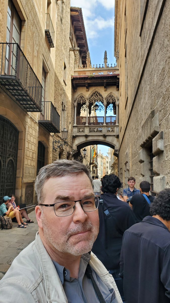 For 13 summers I taught in Oxford and this bridge in Barcelona  reminded me of the Bridge of Sighs. Those were glorious summers with the irreplaceable General Desmond Smith and the Oxford A-Team. #newsco #oxfordmediaschool #newcollege #Oxford