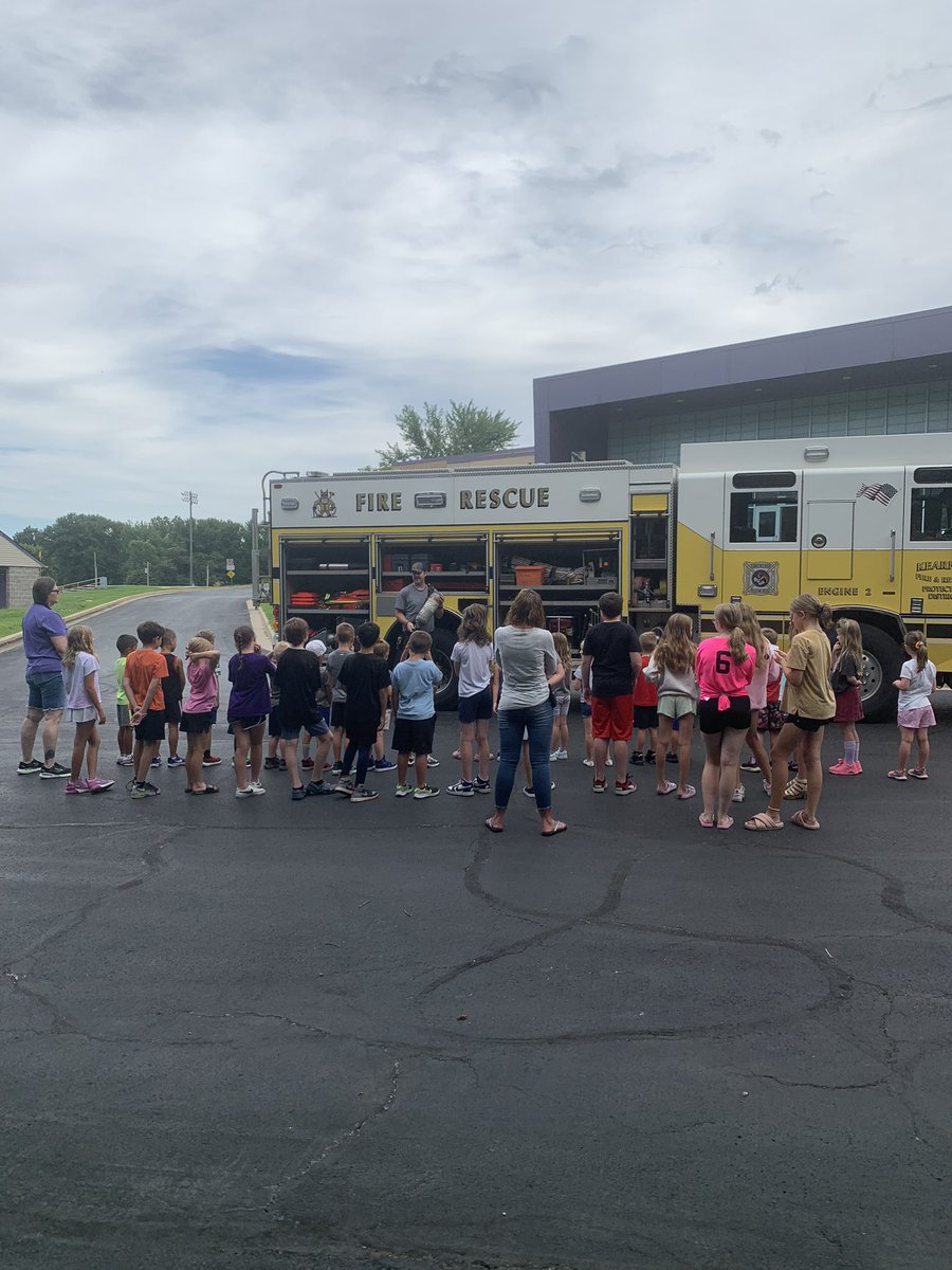 KFRPD's tweet image. This morning crews from C-Shift had the pleasure of giving a brief fire safety talk and apparatus showcase to the Kids Club at Kearney Elementary.  #KMoFire
