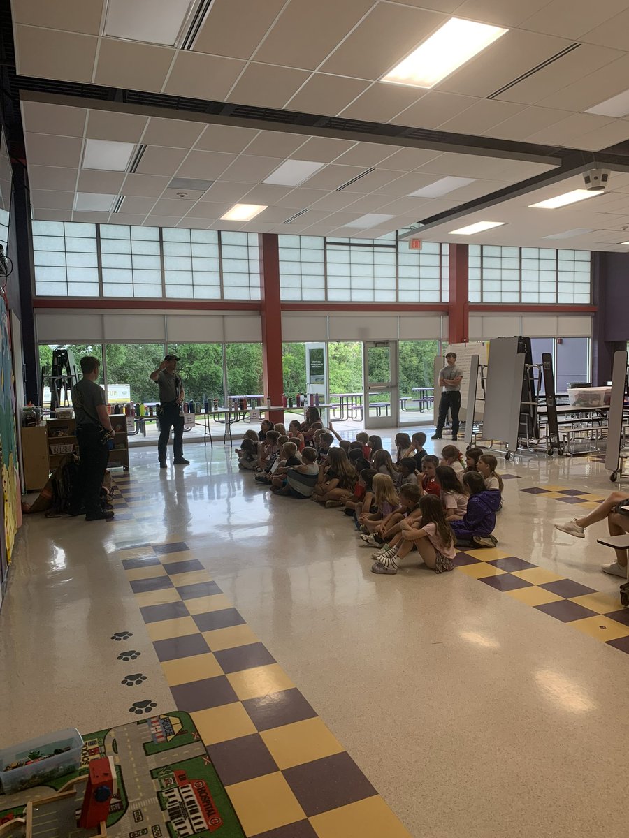 KFRPD's tweet image. This morning crews from C-Shift had the pleasure of giving a brief fire safety talk and apparatus showcase to the Kids Club at Kearney Elementary.  #KMoFire