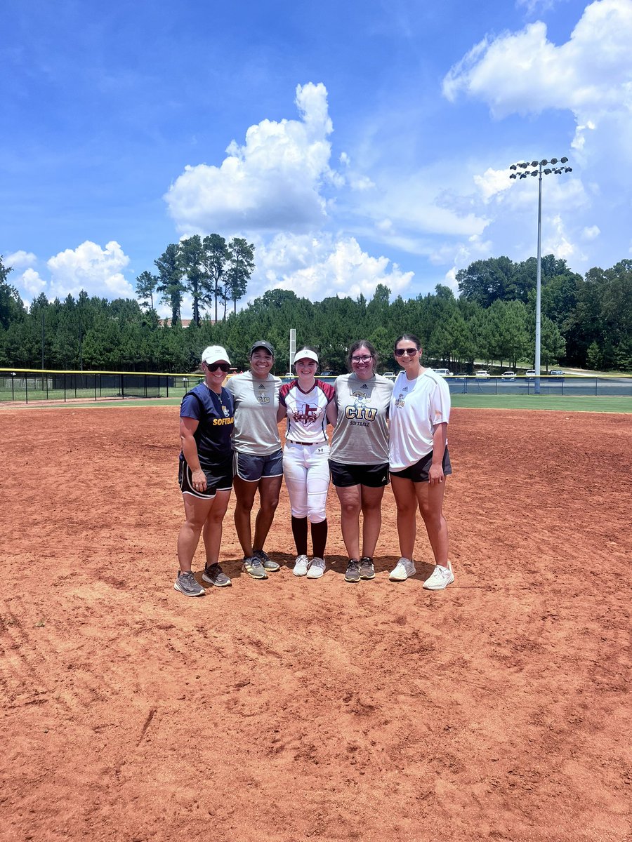 Thank you @CIUSoftball <a href="/CoachAllenCIU/">Sara Allen</a> <a href="/SoftballCoachG/">Coach Gentry</a> for a great camp! Can’t wait for the next one!