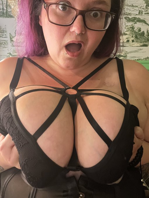 Who loves big, squishy titties? Say hi 👋 https://t.co/3KILnFuzBa<a href="/tag/realloyalfans"class="tags"><span>#realloyalfans</span></a>