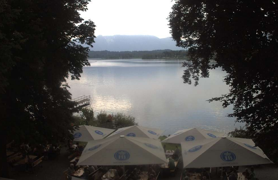 LizCollet's tweet photo. Es grollt nur scheinbar noch von Ferne...
die einen *hüstel* können's Wetter lesen, wann sich was 'zamziehen wird, wenn andere noch lachen, weil's nur Sonne sehen.. (DIE hören auch nicht auf Experten)
Für die dritten:
#LetExpertsInformYou @Kachelmannwettr @Kachelmann #Wetterlage https://t.co/ydJilMkJxl