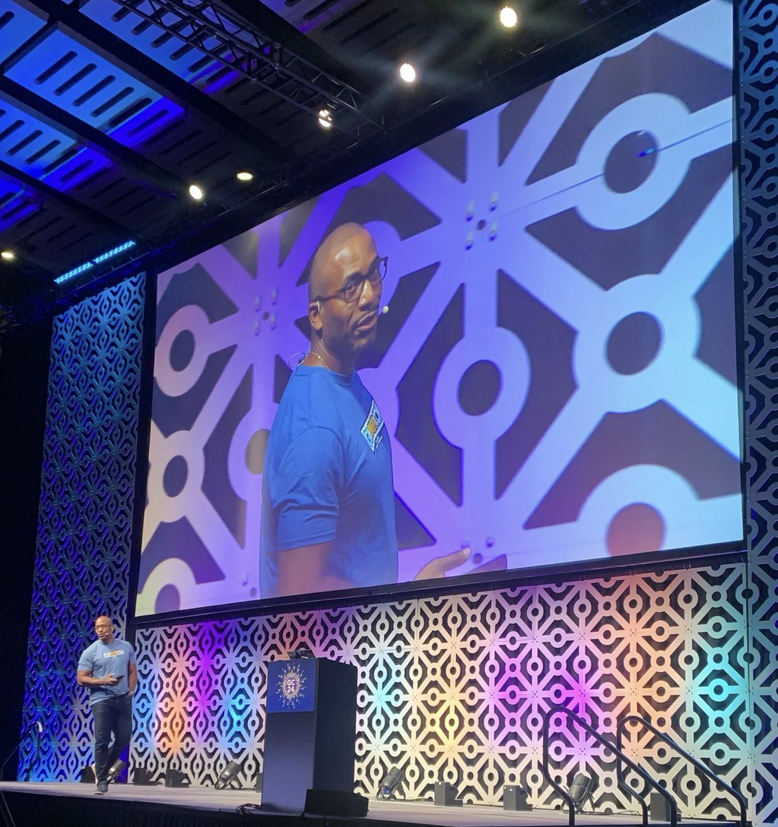 jboursiquot's tweet image. Here comes the dad jokes #gophercon! You’re in for a treat 😂