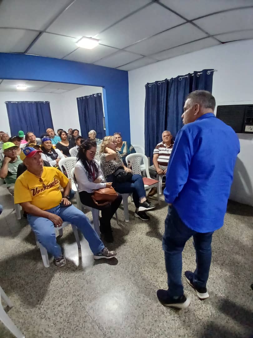 ¡Reunión organizativa con el equipo UNT Lagunillas en la parroquia Alonso Ojeda! 💪🏼

En cada encuentro, seguimos sumando voluntades y fortaleciendo nuestro compromiso con el cambio en Venezuela.💙

#SomosUNT