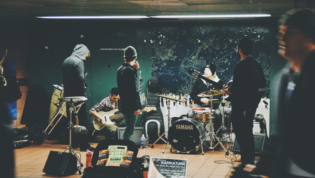 emsdevelop's tweet image. ¿Tienes una banda o eres cantante solista? Listos para llevar tu música al siguiente nivel? En Ems Develop, estamos aquí para ayudarte a brillar. 🌟