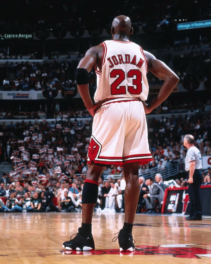 strifeomg's tweet photo. Jordan's highest scoring playoff series of his career:

45.2 PPG 1988 1st round vs CLE on 56 FG%
45 PPG 1992 1st round vs MIA on 61 FG%
43.7 PPG 1986 1st round vs BOS on 51 FG%
43 PPG 1990 SF vs PHI on 55 FG%
41 PPG 1993 Finals vs PHX on 51 FG%

Those are 5 of the 7 HIGHEST SCORING PLAYOFF SERIES performances in ALL of NBA history for a series of ANY length. 🐐