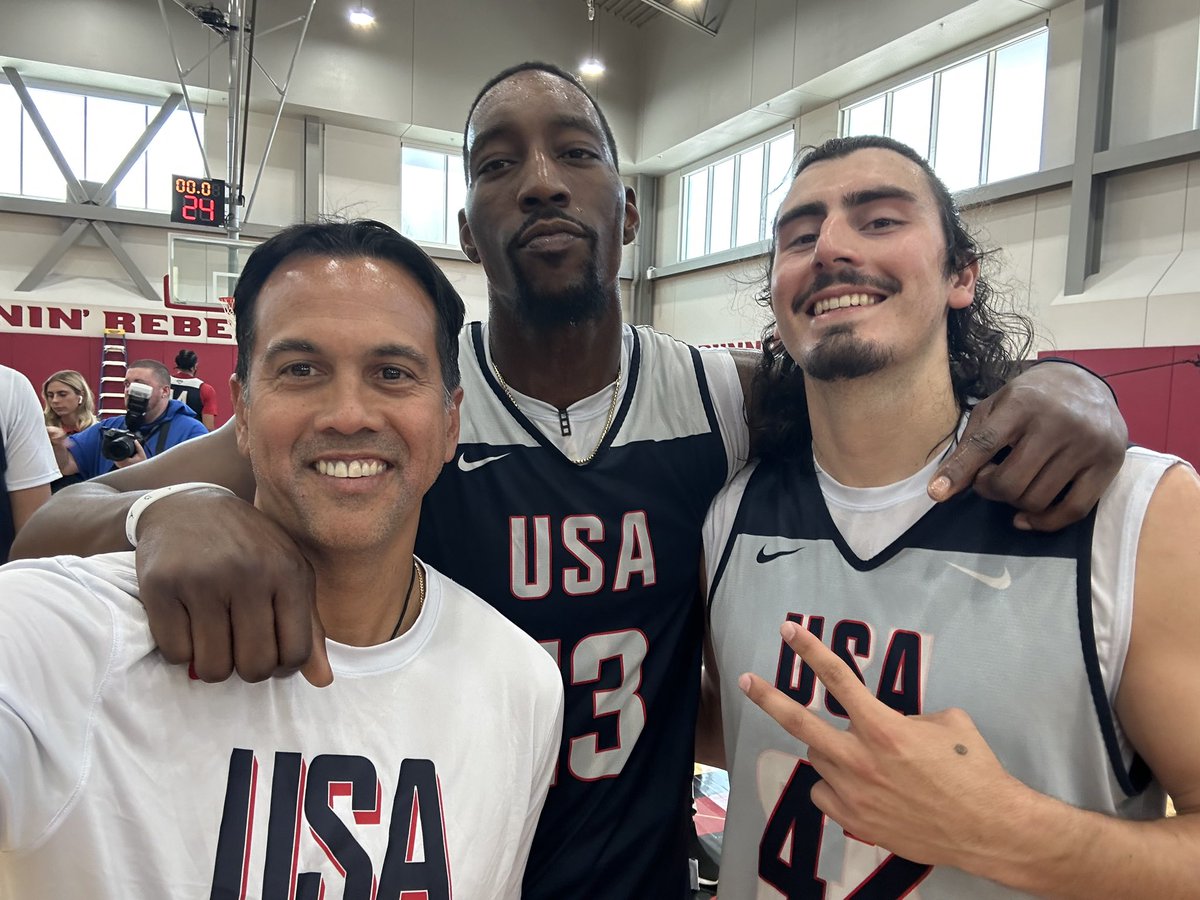 Yes, we have the selfies everyone is talking about 📸