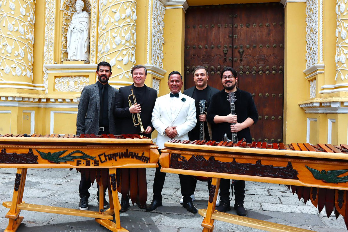 MALACATES MARIMBA | A través de las teclas morenas de la marimba, se desprenden las nuevas versiones de algunos de los temas más icónicos de Malacates Trébol Shop.

Escucha aquí este Tributo a Guate, que reúne a grandes grupos marimbísticos 👇

regionmas.com/blog/post/asi-…