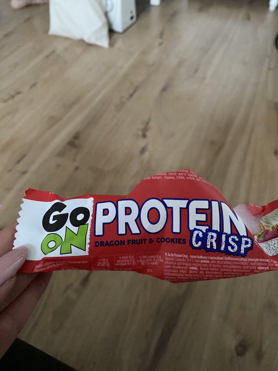Stellaa__34's tweet photo. Faza na śliwki ciąg dalszy +10 śliweczek wpadło i taki batonik 
≈450kcal https://t.co/mzAJ88hRUs