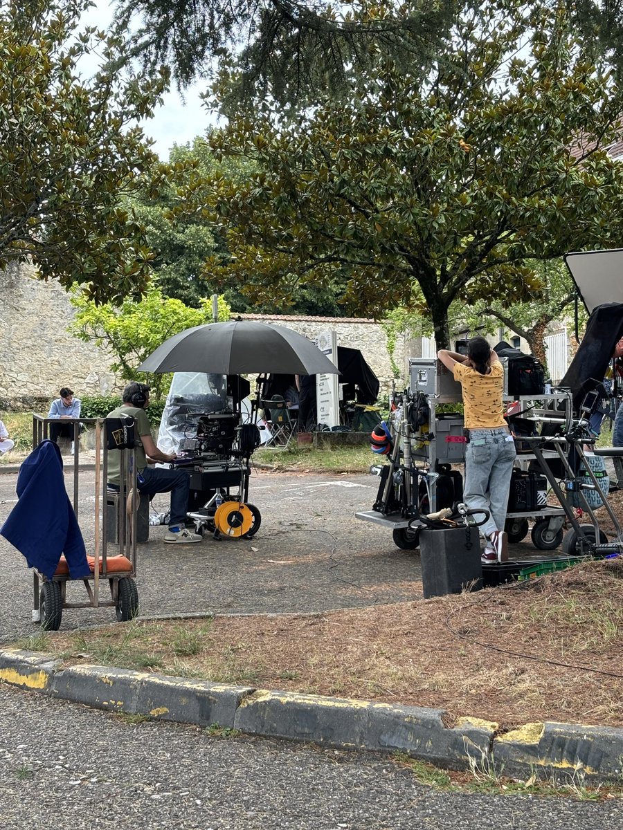 FoPerrens's tweet photo. ⁦@ch_perrens⁩ accueille l’équipe du film 
« Des preuves d’amour »d’Alice Douard réalisatrice originaire de Bordeaux pour le tournage d’une partie de son long métrage.
La parentalité dans un couple de femmes,les démarches et la manière d’aborder la venue de cet enfant. https://t.co/fNqTuSiCmo