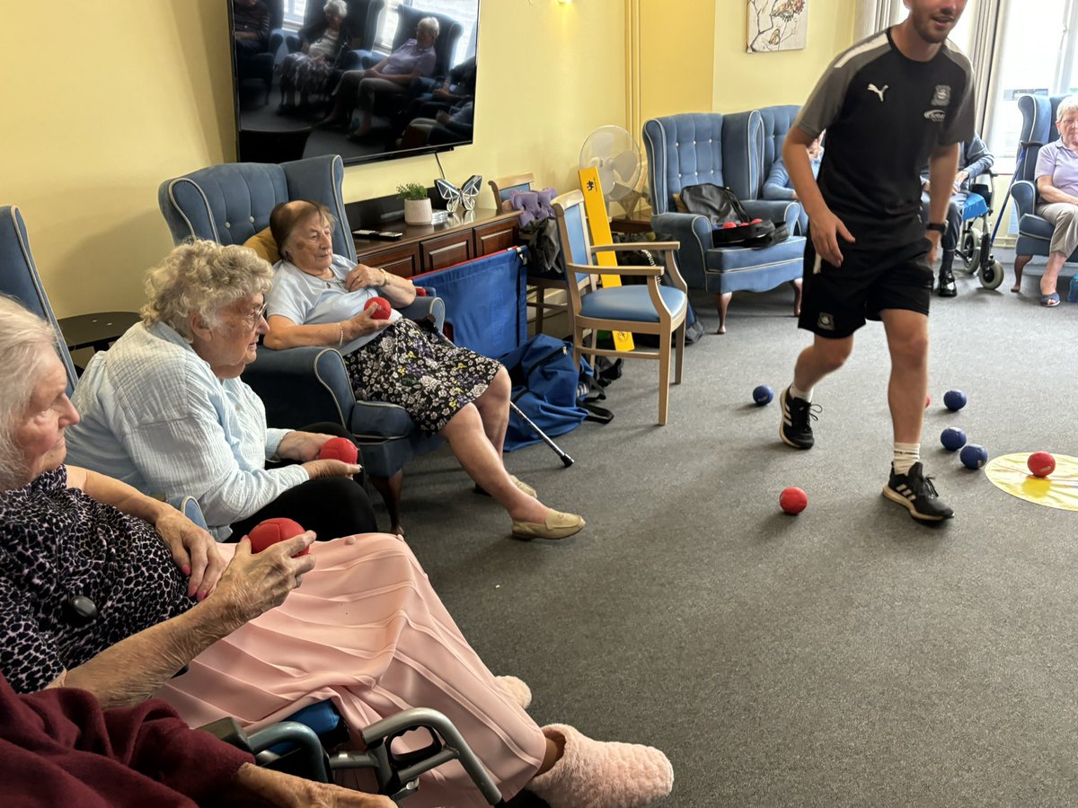 Jamie from Plymouth argyle community trust with a full room of competitors again today!
#games 
#EURo2024