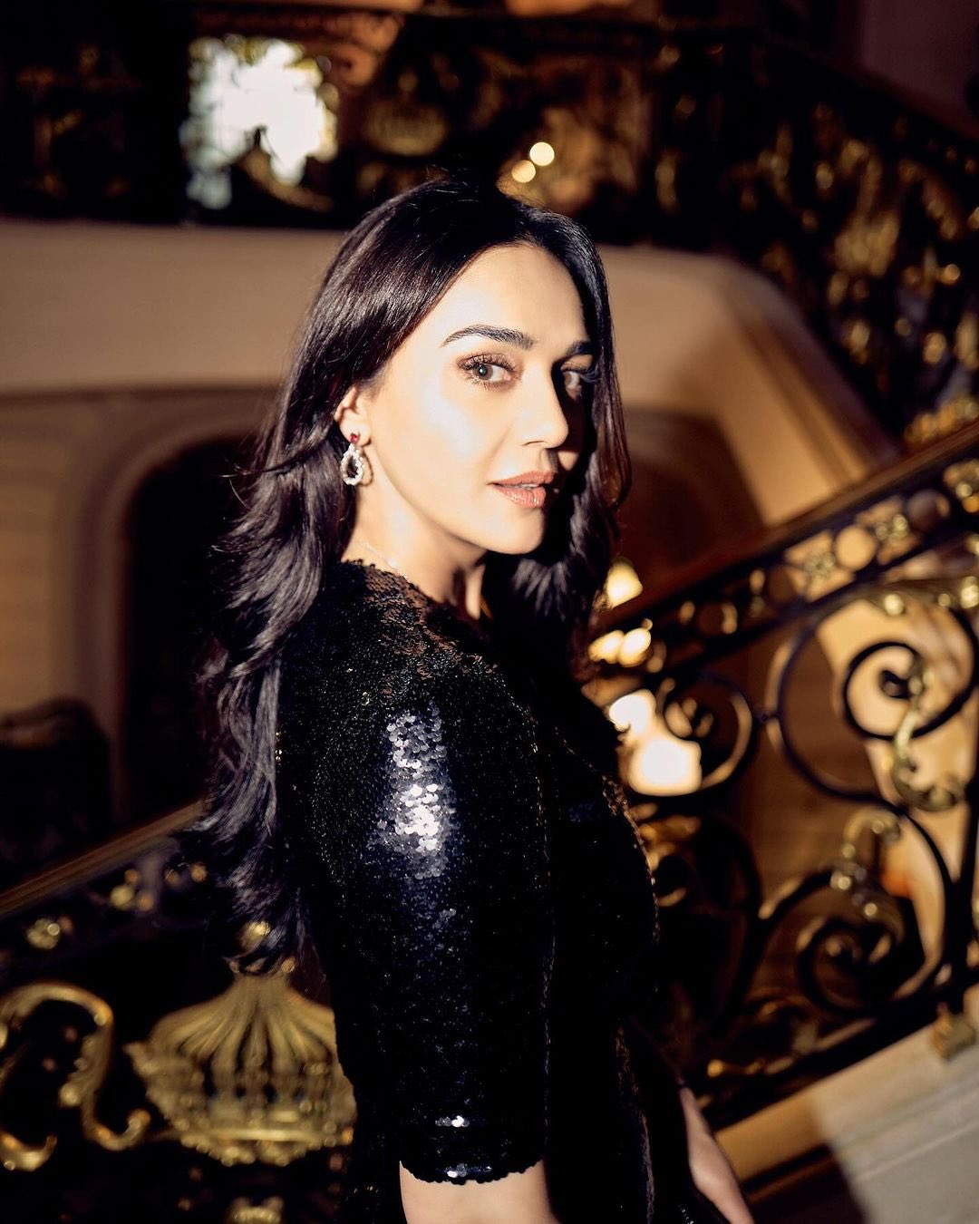 GSECzHHaUAM_BnX?format=jpg&name=large