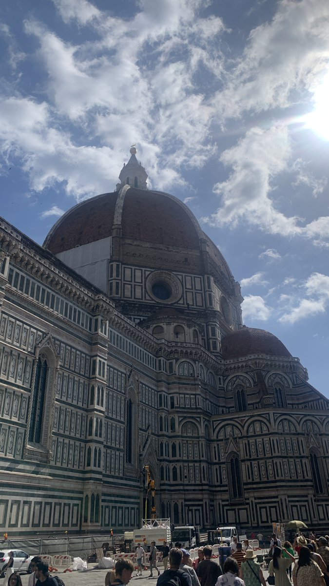 KevinJamesHunt's tweet photo. The Cathedral of Santa Maria del Fiore and it's cool gothic design are actually different colours of green and pink marble! It took 140 years to complete the giant dome because the engineering knowledge required to build it had been lost to time in 1296. #florence #italy #travel https://t.co/ffjN8pnef0