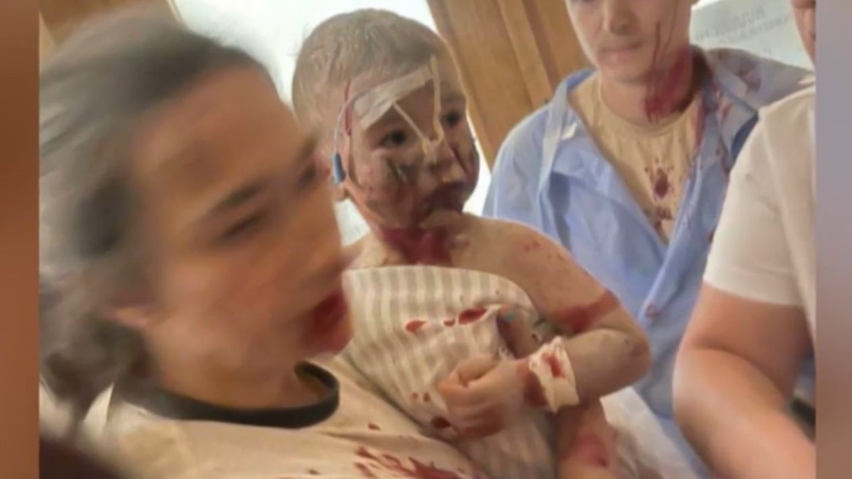 La crítica de Monegal: Este niño parece a salvo, pero solo hasta el siguiente ataque  elperiodico.com/es/tele/202407… a través de <a href="/elperiodico/">El Periódico</a>