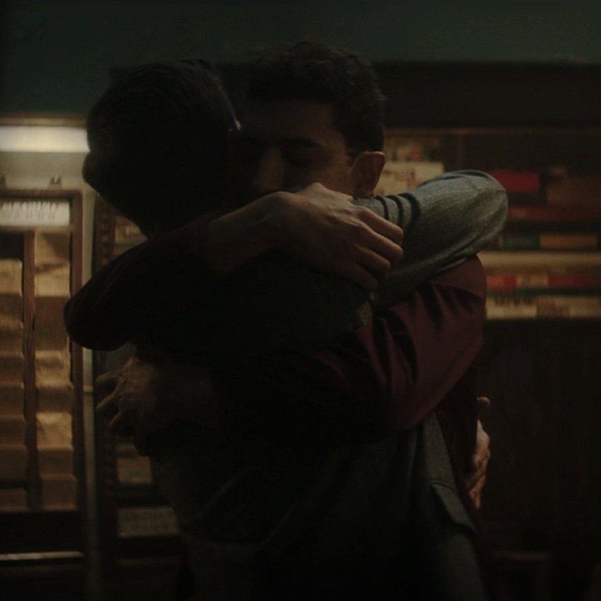 GianzGmez's tweet photo. The way they both felt their hearts "beating" after hugging... #DeadBoyDetectives https://t.co/wWA1QOshmq