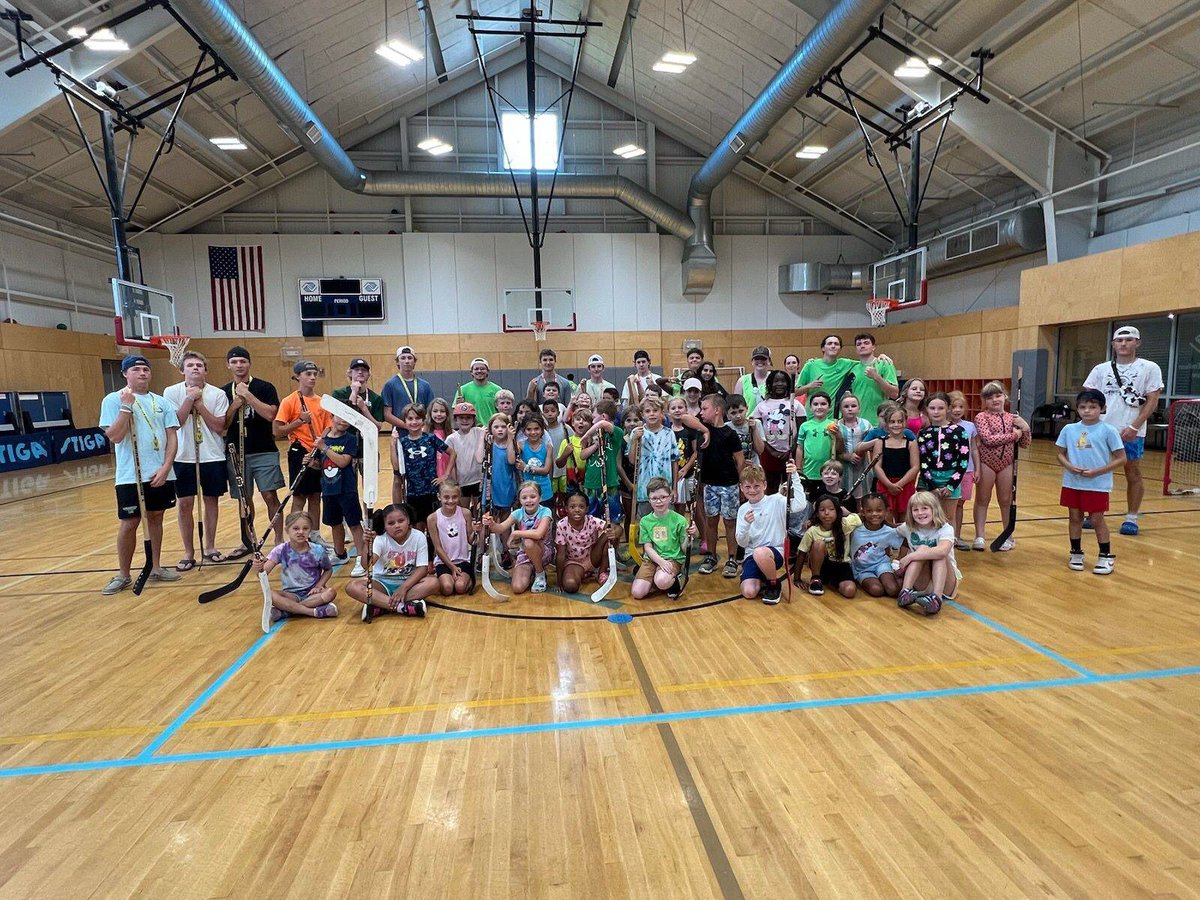 MHSHockey1's tweet photo. Marshfield Boys Hockey volunteering at the Marshfield Boys and Girls Club yesterday, providing some fun Street Hockey lessons! @BGCMarshfield https://t.co/Y1szZ0Lkhl