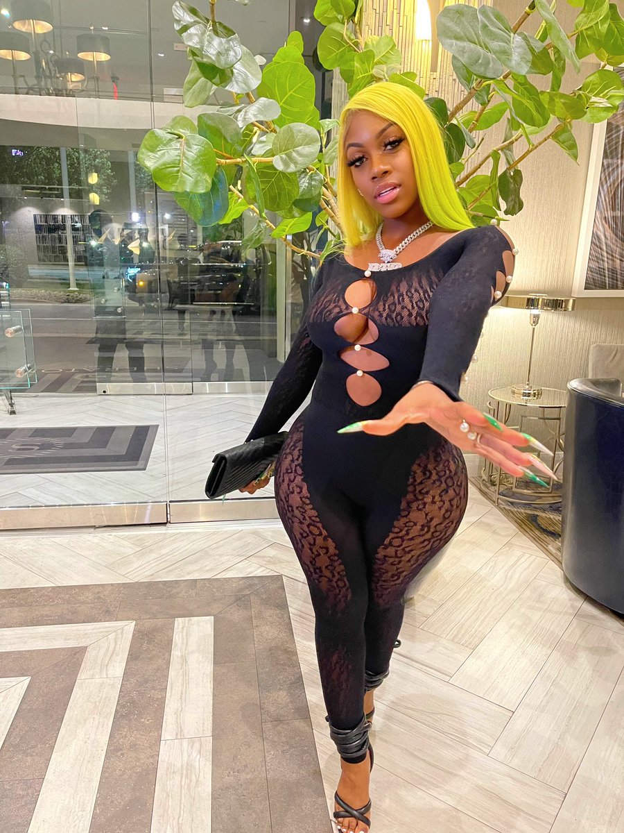 DiamondDTB's tweet photo. Muah 💋 no waist 😝 https://t.co/IZe65tNQPW
