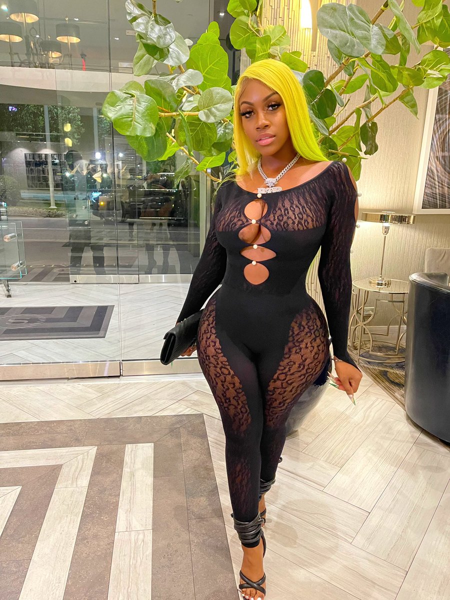 DiamondDTB's tweet photo. Muah 💋 no waist 😝 https://t.co/IZe65tNQPW
