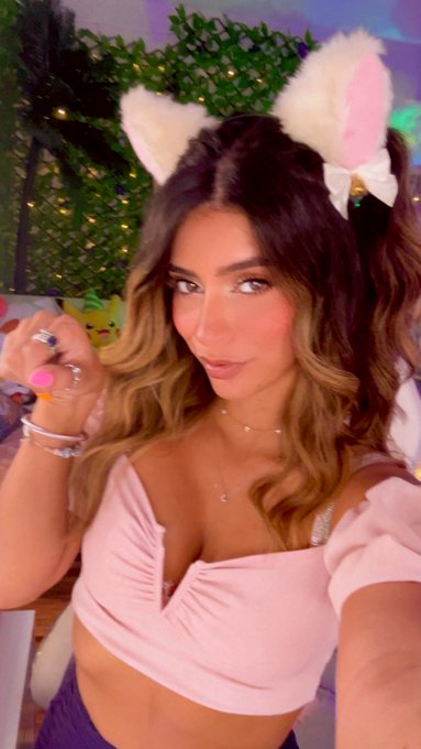 Can I be your kitten? 🐱 💕 https://t.co/ZPCnXcENFv