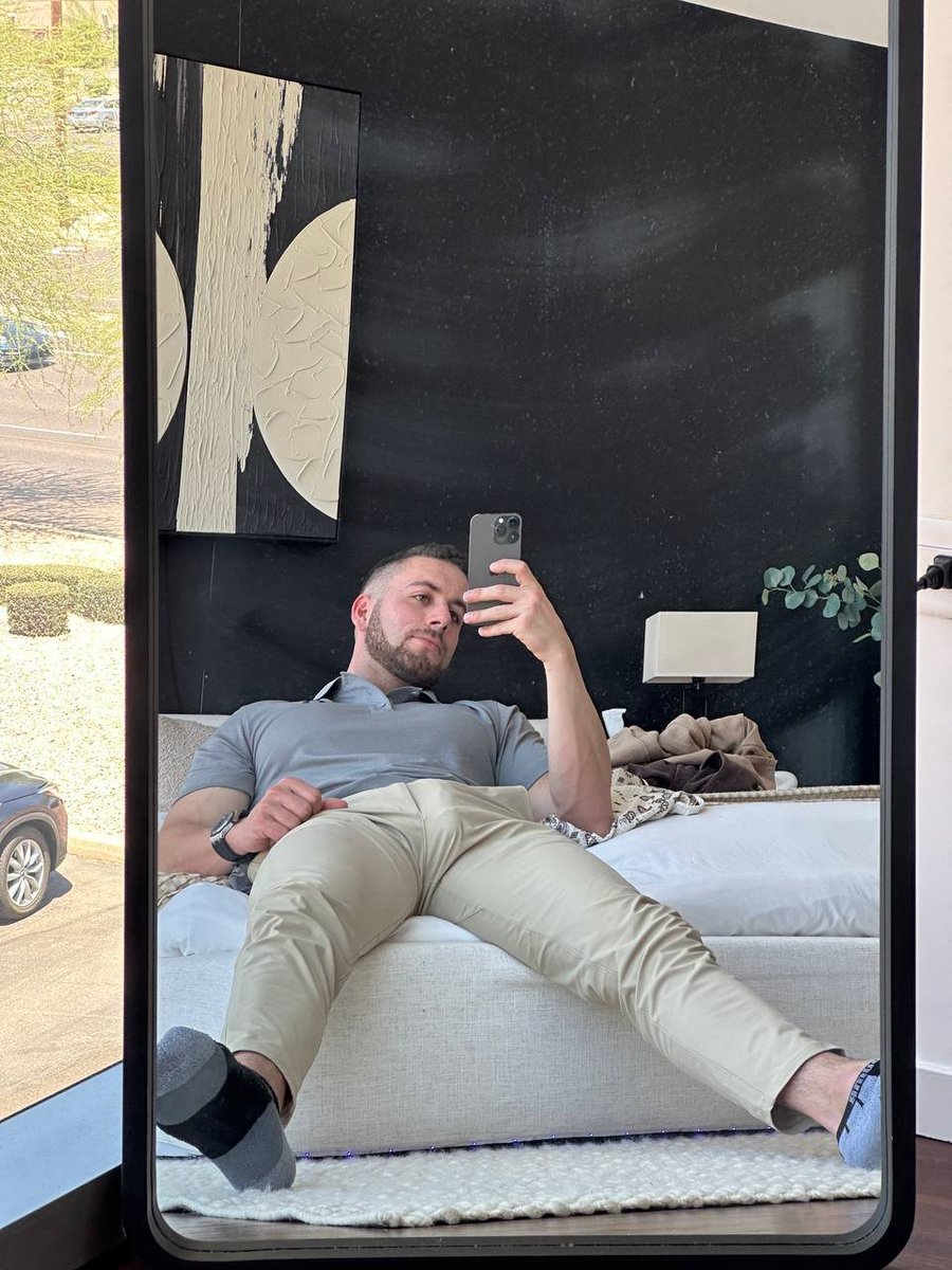 Who’s DMs are open for a pic today? I’m feeling generous