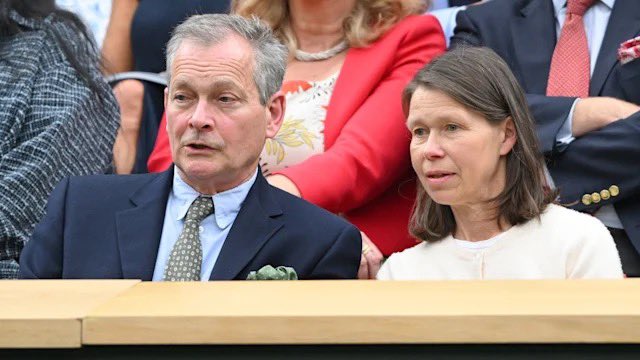 the_snowdons's tweet photo. We’re back!! 🍓🎾🏸
Lady Sarah and Daniel Chatto attend today’s Wimbledon session in London.
📸: Karwai Tang/Getty Images; James Veysey/Shutterstock
#ladysarahchatto #danielchatto #wimbledon #thesnowdons https://t.co/rpcXkJOGiL