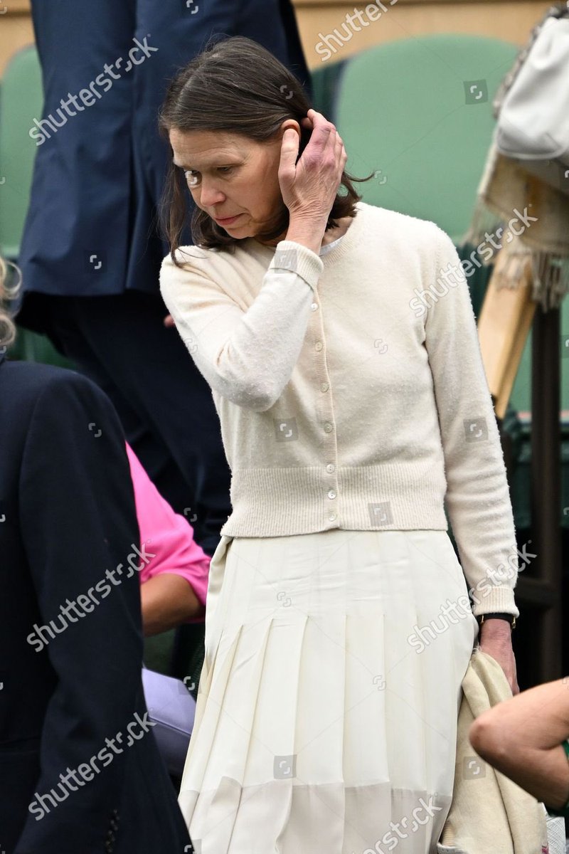 the_snowdons's tweet photo. We’re back!! 🍓🎾🏸
Lady Sarah and Daniel Chatto attend today’s Wimbledon session in London.
📸: Karwai Tang/Getty Images; James Veysey/Shutterstock
#ladysarahchatto #danielchatto #wimbledon #thesnowdons https://t.co/rpcXkJOGiL