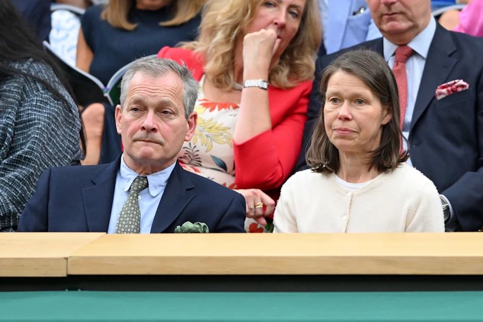 the_snowdons's tweet photo. We’re back!! 🍓🎾🏸
Lady Sarah and Daniel Chatto attend today’s Wimbledon session in London.
📸: Karwai Tang/Getty Images; James Veysey/Shutterstock
#ladysarahchatto #danielchatto #wimbledon #thesnowdons https://t.co/rpcXkJOGiL