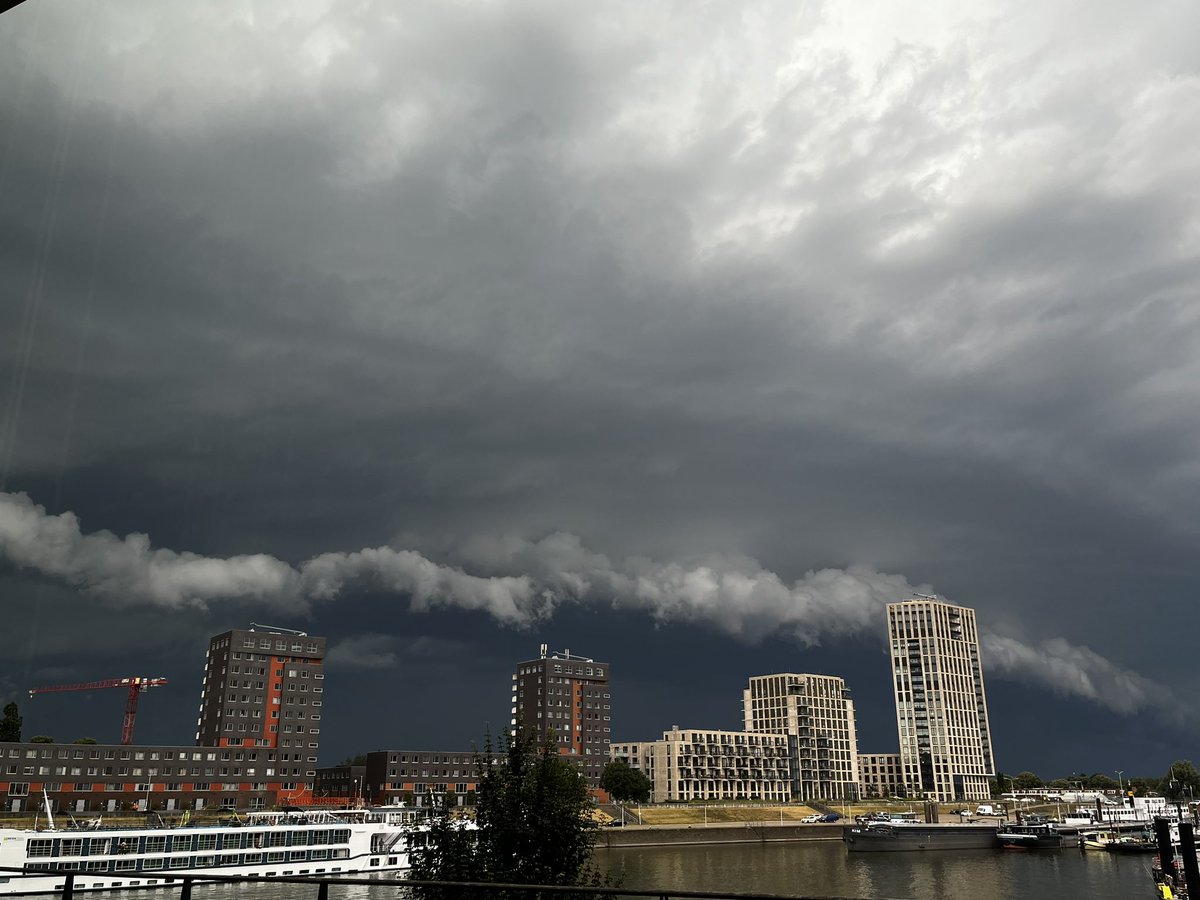 Storm front arrival in #nijmegen