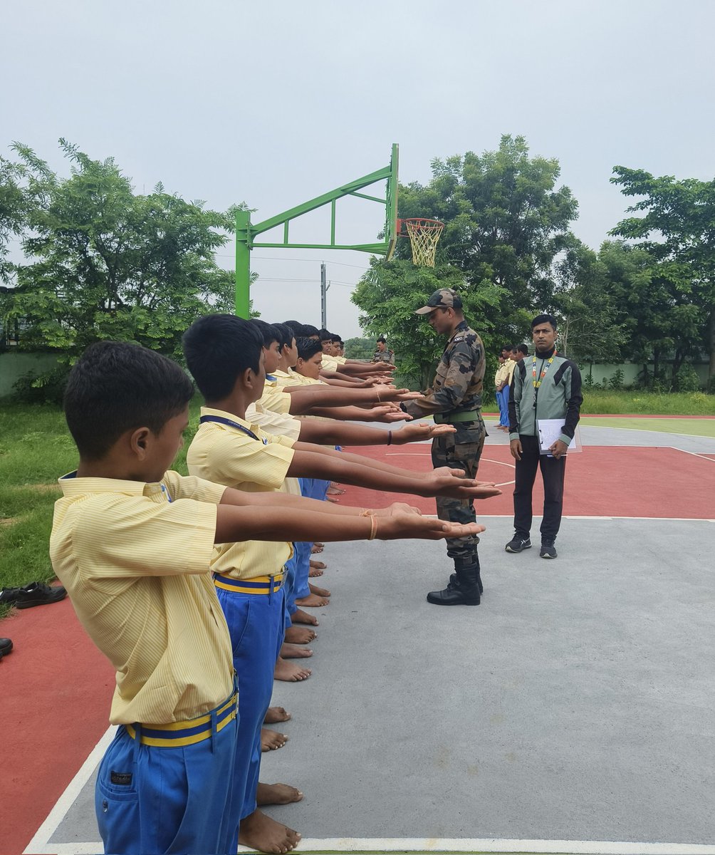 apdash_fitness's tweet photo. New Enrollment of 35 NCC Cadets (23 JD and 12 JW) for this Session 2024-25 at our Vidyalaya on 9th July 2024. @OHinjilicut @HQ_DG_NCC @OAVS_Official
#NCC #cadets #enrollment #2024    #armywing #3OdishaMedCoy #JDCadet #JWCadet https://t.co/ZdtloOzLlr