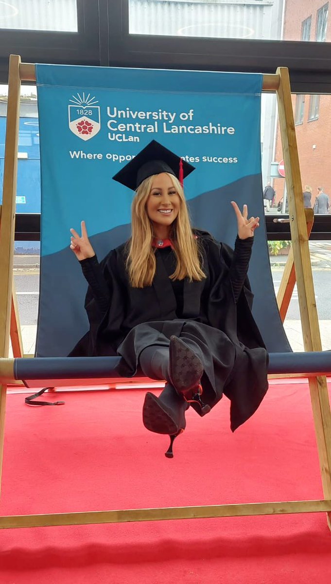 Graduation 👩‍🎓 followed by celebrations on ward 4 with a poorly husband 💜