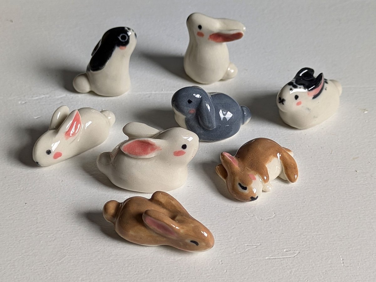 _kness's tweet image. Hi #PortfolioDay ! It's been a while :)
I'm Kness and I'm a ceramic artist / illustrator making cute animal themed pottery, jewelry and figurines.
I'm available for commissions and just restocked my little online boutique 🩵