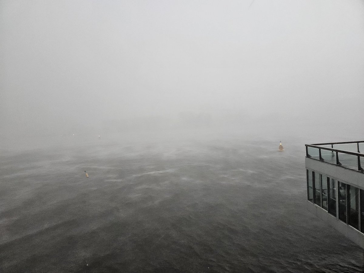 Postma11's tweet image. Uitzicht op Amsterdam Noord 🌪