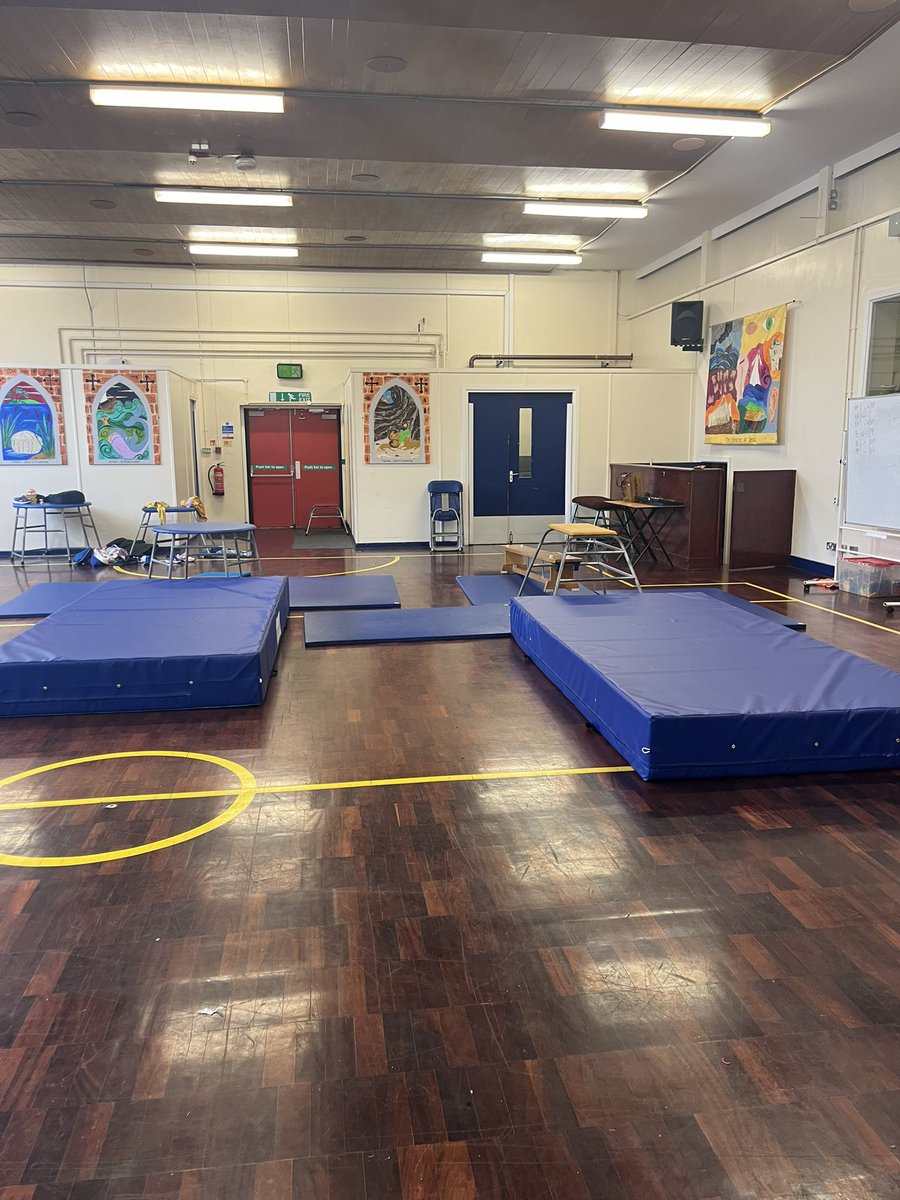 MissHughesQP's tweet image. Amazing CPD this afternoon on gymnastics with @MrsLeylandQP @QueensCoEURC Always learning #everythingispossible