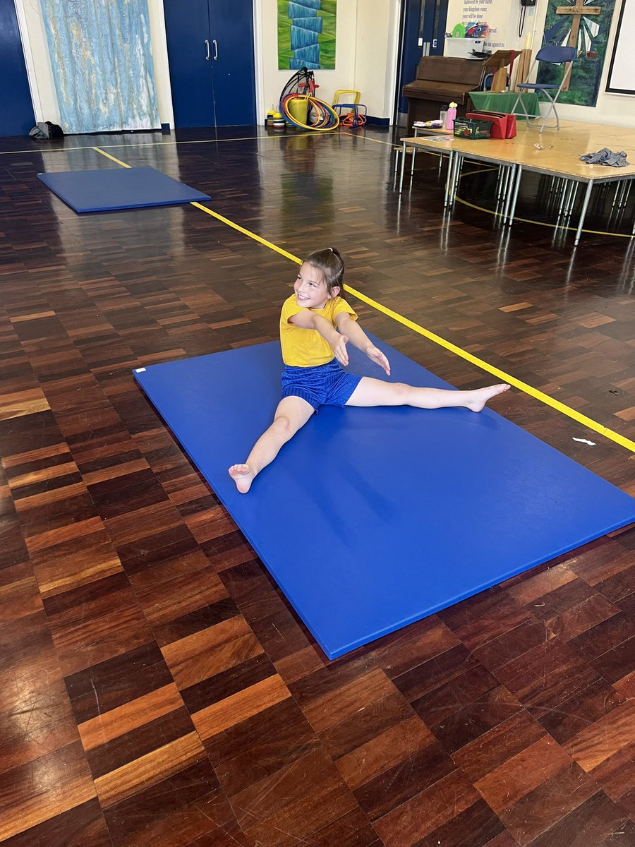 MissHughesQP's tweet image. Amazing CPD this afternoon on gymnastics with @MrsLeylandQP @QueensCoEURC Always learning #everythingispossible