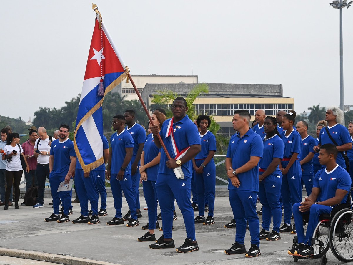 Participamos en el acto de abanderamiento de las delegaciones Olímpica y Paralímpica de #Cuba para los Juegos de París 2024. ¡Deseamos muchos éxitos a nuestros atletas! 
#UnidosXCuba
#CubaInspira