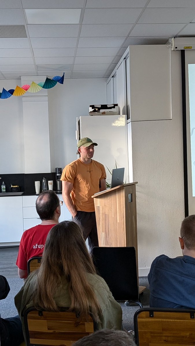 AFUP_Paris's tweet photo. Et on continue la soirée chez @JoliCode avec une conférence de @matheodaninos qui nous présente l'intégration de @storybookjs avec @symfony (et Symfony UX, Twig components) https://t.co/9O3i9PvSCL