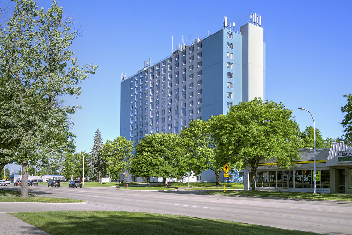 FSPArchitects1's tweet image. The CSI Clawson Manor Co-op renovations are complete! The 15-story, 251-unit building features modernized apartments with new appliances, finishes, &amp;amp; accessible designs. The building boasts a new façade, roof, and upgraded systems. Amenities include a library, media lab &amp;amp; garden.