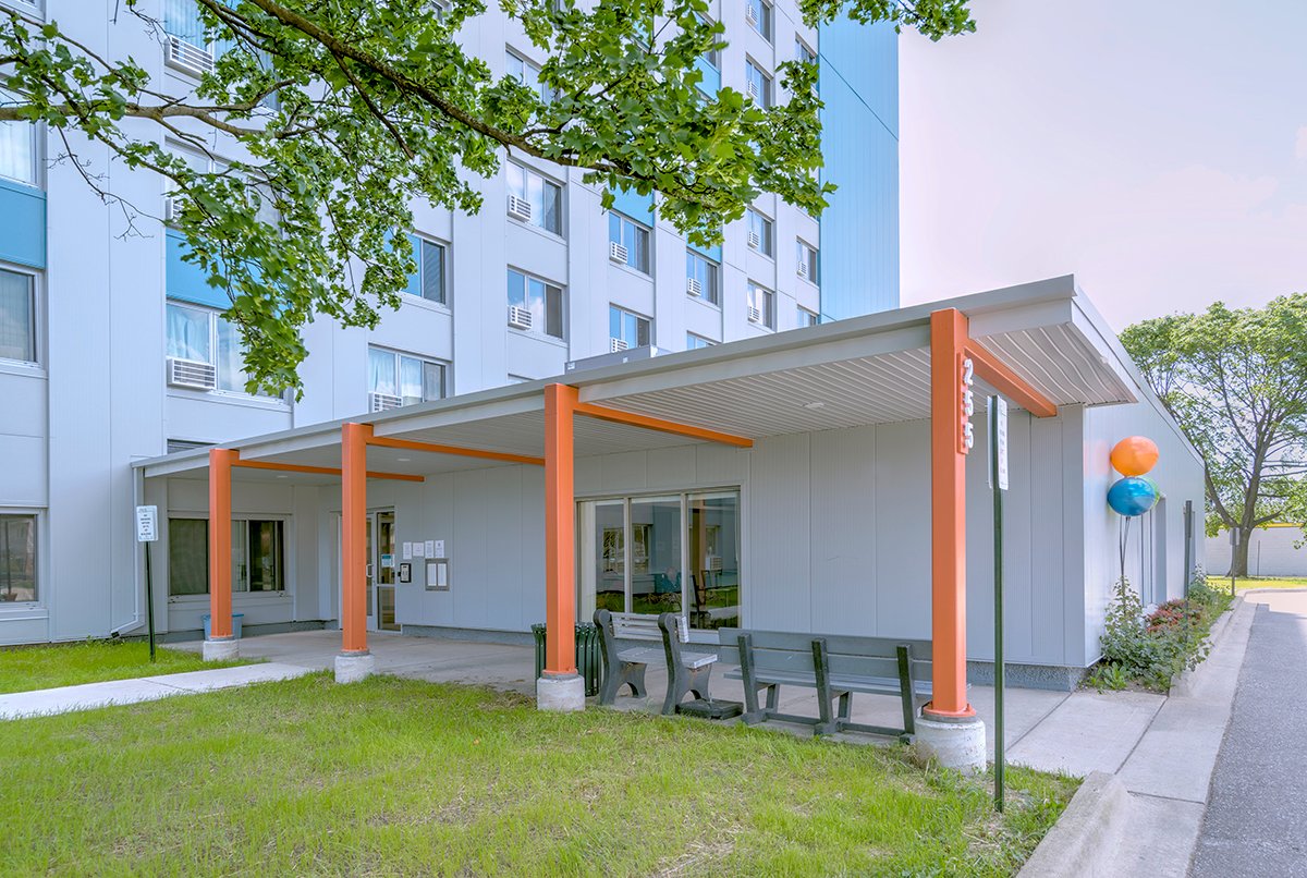 FSPArchitects1's tweet image. The CSI Clawson Manor Co-op renovations are complete! The 15-story, 251-unit building features modernized apartments with new appliances, finishes, &amp;amp; accessible designs. The building boasts a new façade, roof, and upgraded systems. Amenities include a library, media lab &amp;amp; garden.