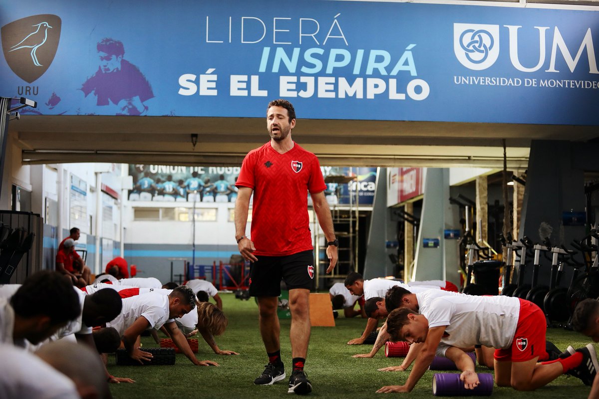 Gracias <a href="/Newells/">Newell’s Old Boys</a> por el respeto desde el primer día y a todos aquellos que estuvieron cerca para enfrentar este desafío.
A mis compañeros de trabajo, mil gracias!!!
A toda la familia leprosa, que vive y lucha, le deseo todo el éxito del mundo.
Listo para asumir un próximo reto!