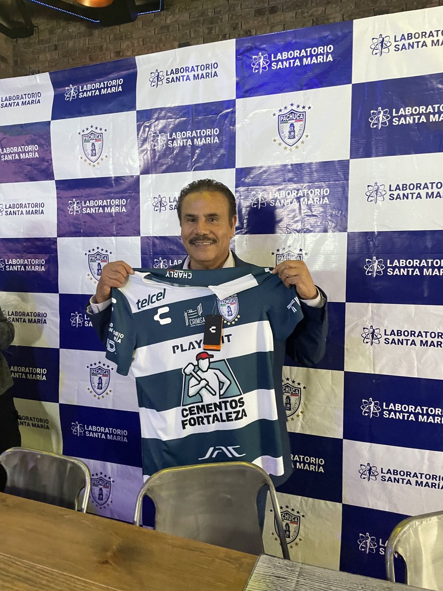 Laboratorio Santa María tweet media