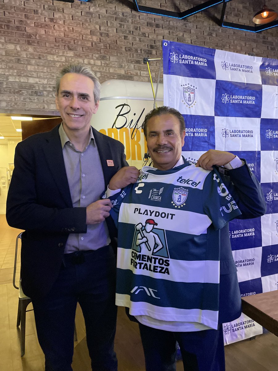 Laboratorio Santa María tweet media