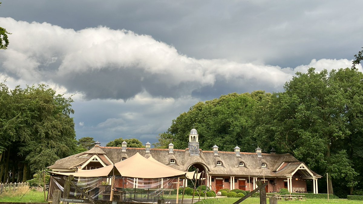 marchmel's tweet photo. Nog geen noodweer in Nijmegen #onweer #weer https://t.co/BRHTJwmUjd