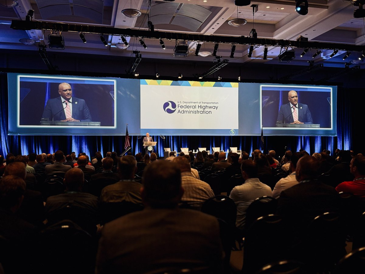 KahuaInc's tweet image. Kahua&apos;s AJ Waters is attending #WASHTO Conference July 7-10! We&apos;ll be diving into presentations from the Nebraska Department of Transportation &amp;amp; the U.S. Department of Transportation. Last night, attendees enjoyed a fantastic reception at Omaha&apos;s Henry Doorly Zoo and Aquarium! 🐠