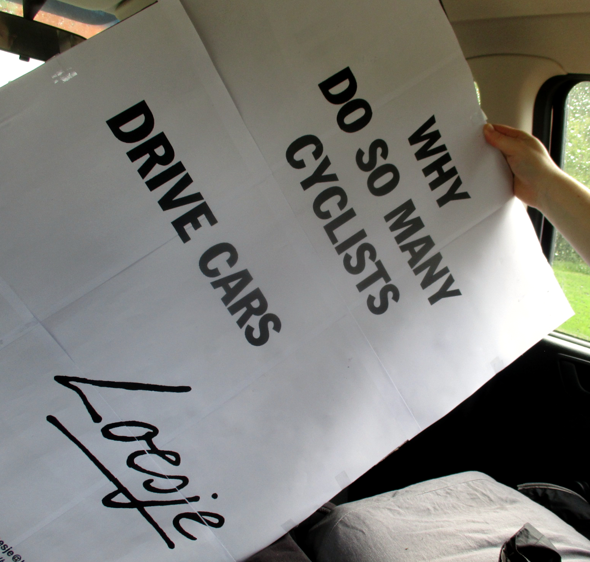 Why do so many cyclists 
    drive cars

#Loesje
#bike #bikes #bicycle #cycling #gogreen #goeco
#greentransport #ecotransport #nocars #change